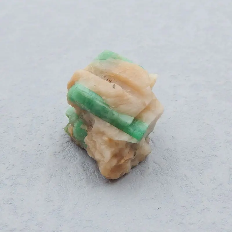 Необработанный Изумрудный зеленый драгоценный камень Drusy ювелирные изделия