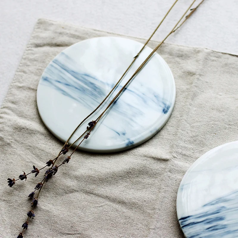 Круглая мраморная керамическая тарелка 15 см коврик изолированная костяная