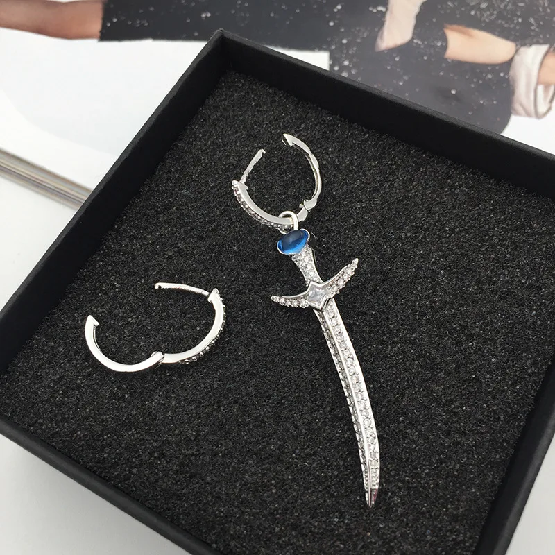 Стразы маленькие крошечные серьги кольца в виде шлема искусственный