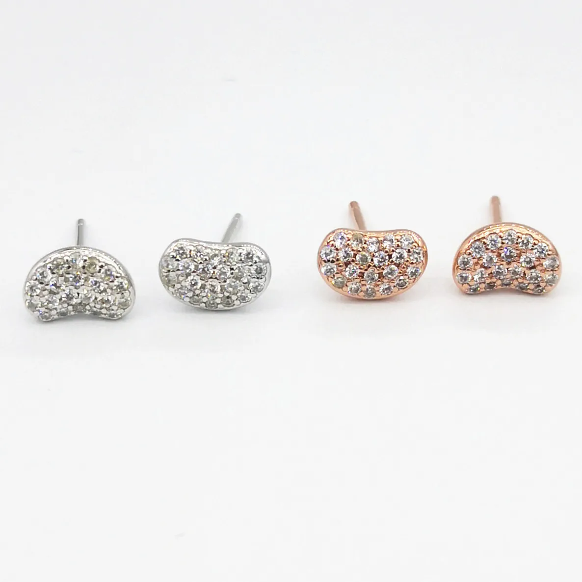 

Ladies S925 sterling silver classic heart-shaped peas inlaid zircon white earrings jewelry sweet romantic holiday gift for love