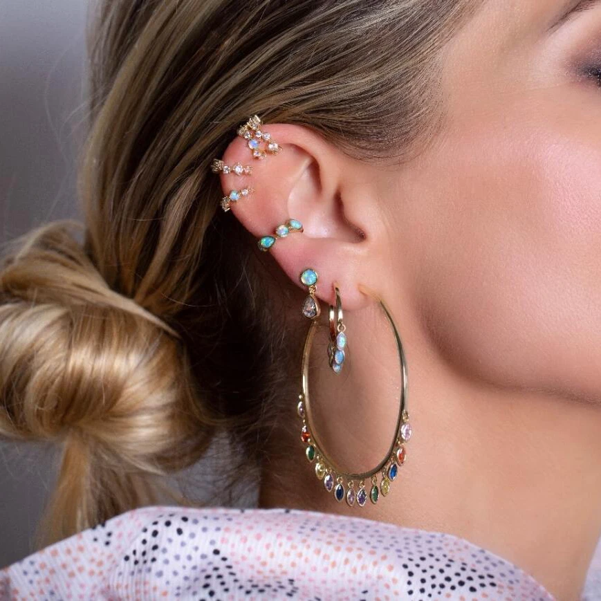 Женские круглые серьги кольца с радужным кубическим цирконием и кисточками