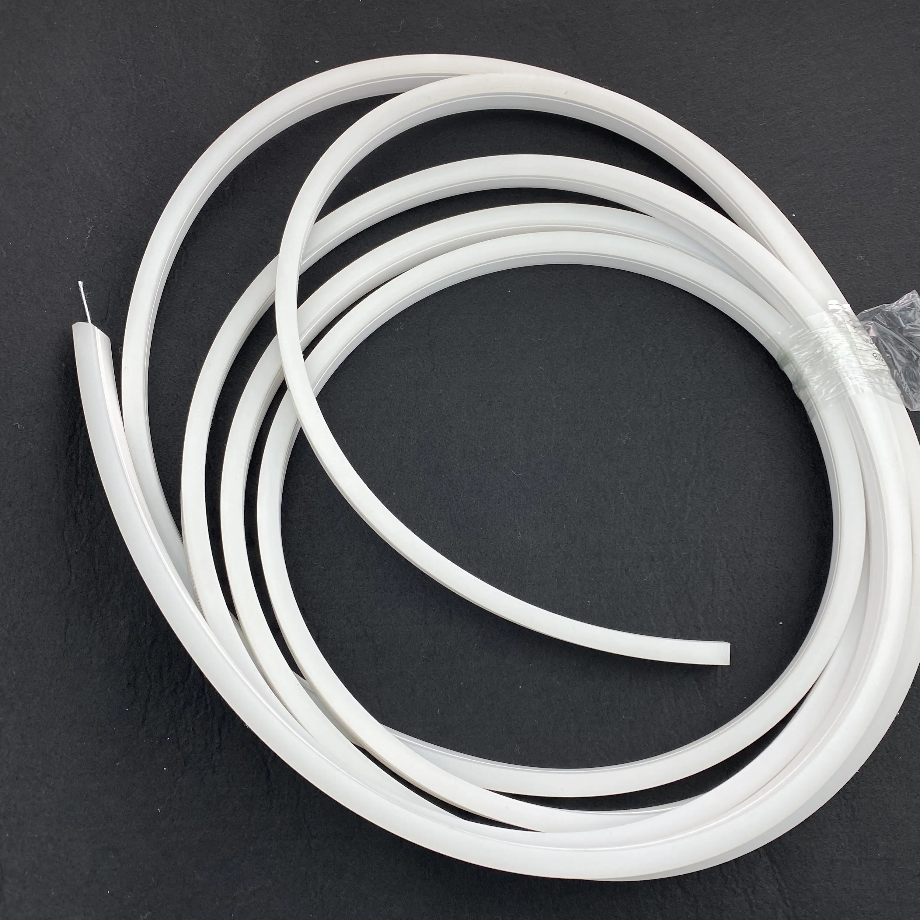 Размер: 10 мм * 18 силиконовая матовая неоновая трубка вид сбоку используется для