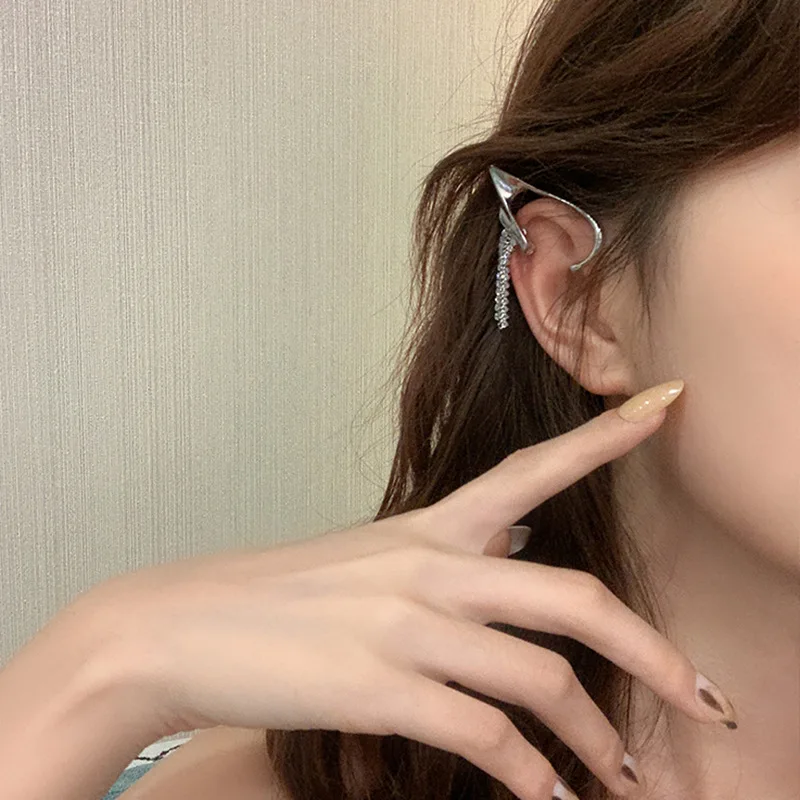 

Clip on Hoop Earrings Elf Ears No Pierced Ear Clips Female Fashion Sense Simple Cold Wind Cool Earrings Niche Earrings Wholesale