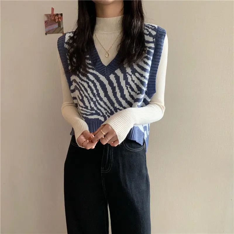 

Design vest autumn and winter 2021 new Korean retro sleeveless top short knitted vest for women