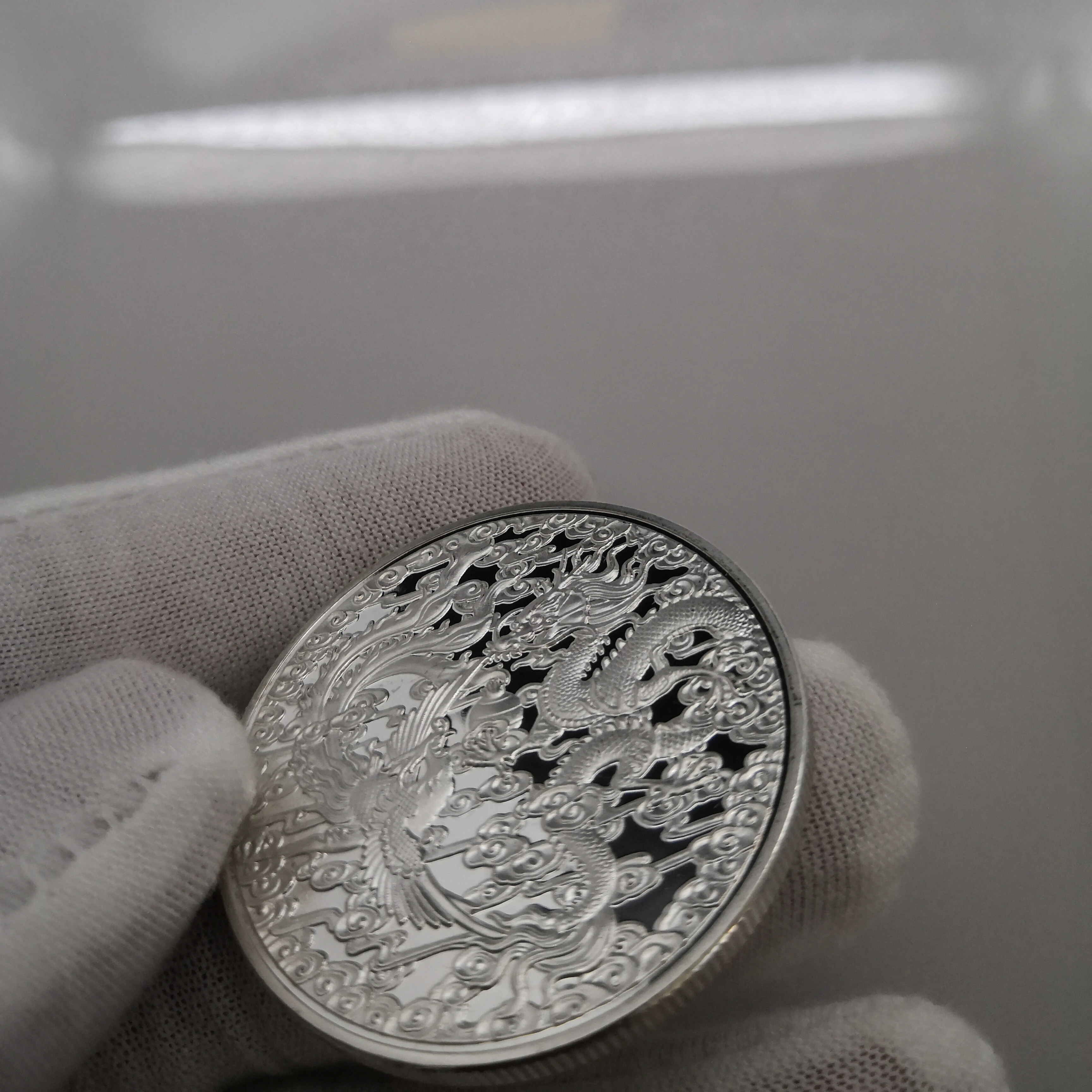 Традиционные памятные монеты с серебряным покрытием дракона и