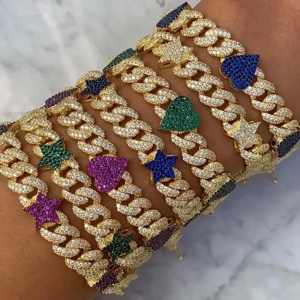 Женский браслет в стиле хип хоп с фианитами позолоченный радужным фианитом форме