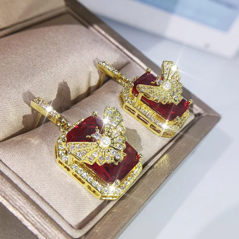 

Модные элегантные серьги в виде Рубиновой бабочки, инкрустированные кристаллами циркона, трехмерные цветы, высококачественные свадебные с...