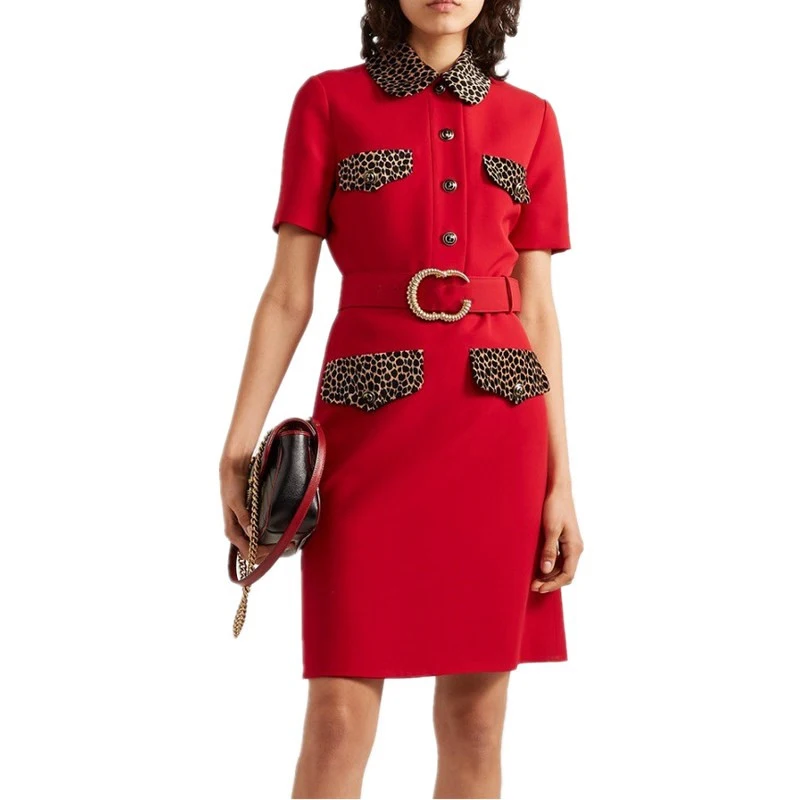 Женское элегантное модельное платье красное с отложным воротником коротким