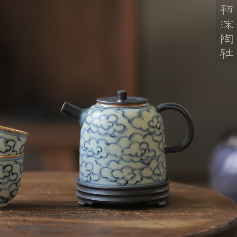 

★blue and white hand-painted ceramic glaze under the teapot coarse pottery teapot blue-and-white han priests pot by hand