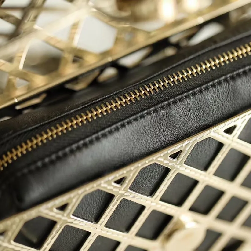 

2021 high-end fashion luxury full metal hollow photo frame chain banquet one-shoulder messenger bag11cm