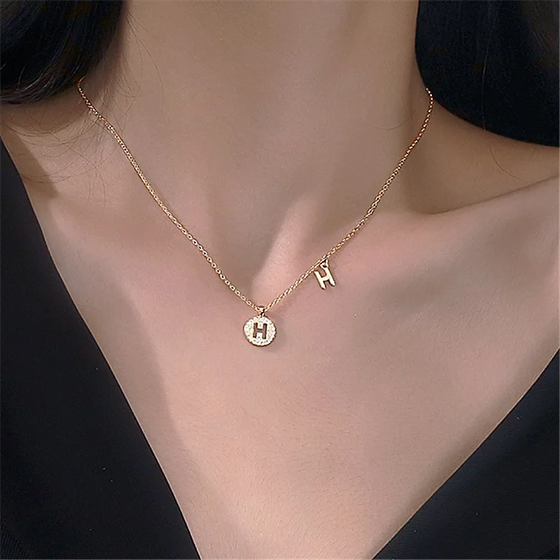 

Delicate Disc Letter Simple Necklace For Women Personality New Jewelry Short Pendants
