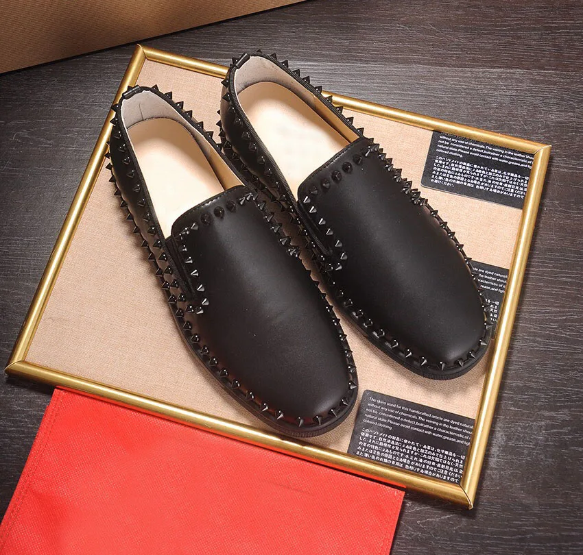 Черные туфли на шнуровке с заклепками наивысшего качества модные красной