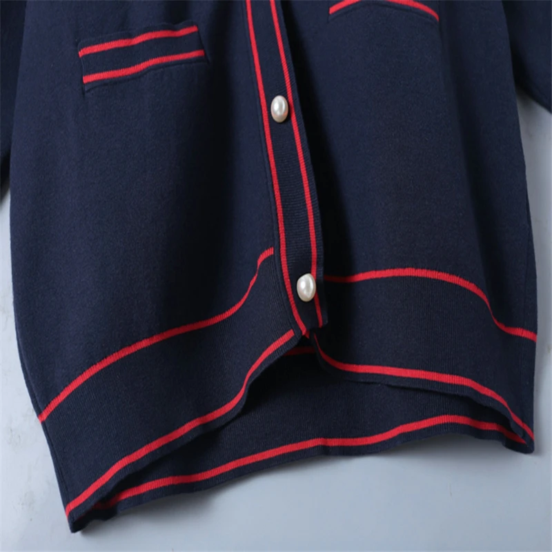 Женский кардиган в полоску свободный винтажный с карманами и вышивкой виде флага