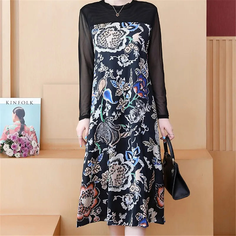 

2020 new noble dress, ply-size dress, high-end western print, long-sleeved lace dress