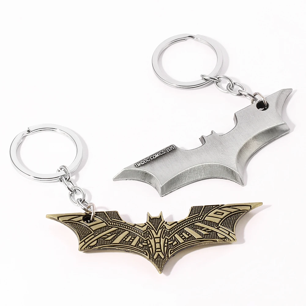 Брелок с подвеской летучая мышь в виде супергероя |