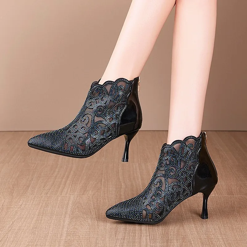 Женские босоножки с острым носком Цвет черный шампань Пикантные летние туфли на