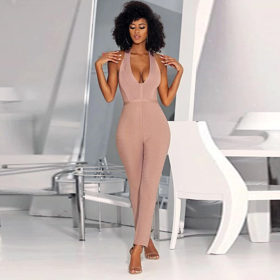 Комбинезон бандажный абрикосовый с глубоким V образным вырезом без рукавов в