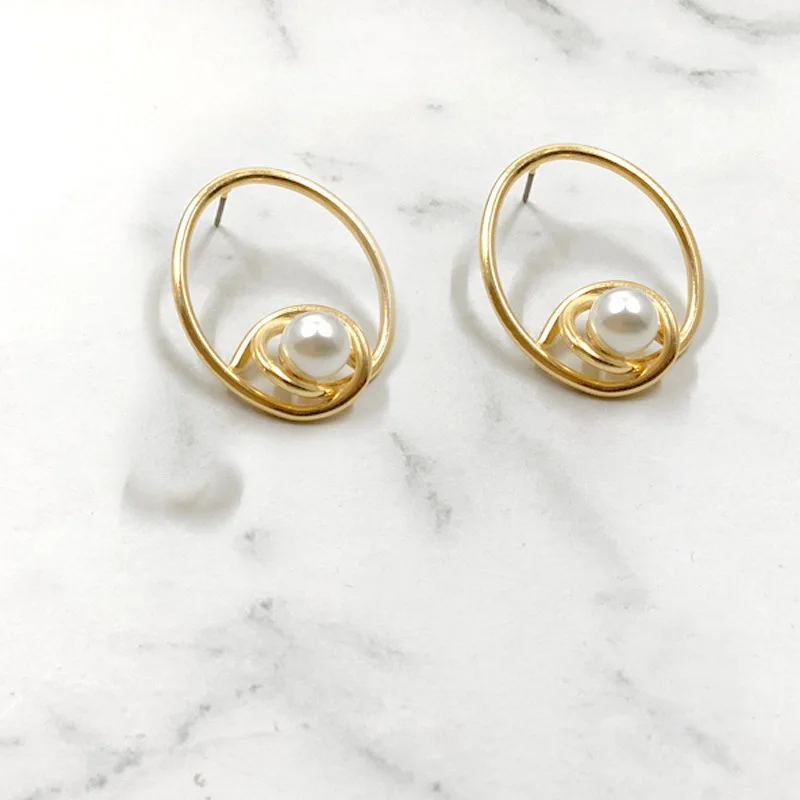 

New style ladies earrings, exquisite pearl earrings, ladies earrings, Korean elegant and cute gifts for girls