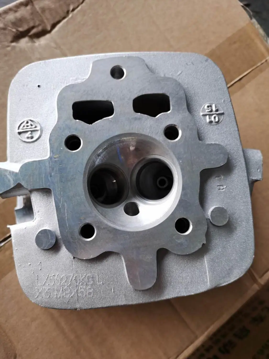 Головка цилиндра в сборе с пружиной и клапанами комплекте прокладки подходят для