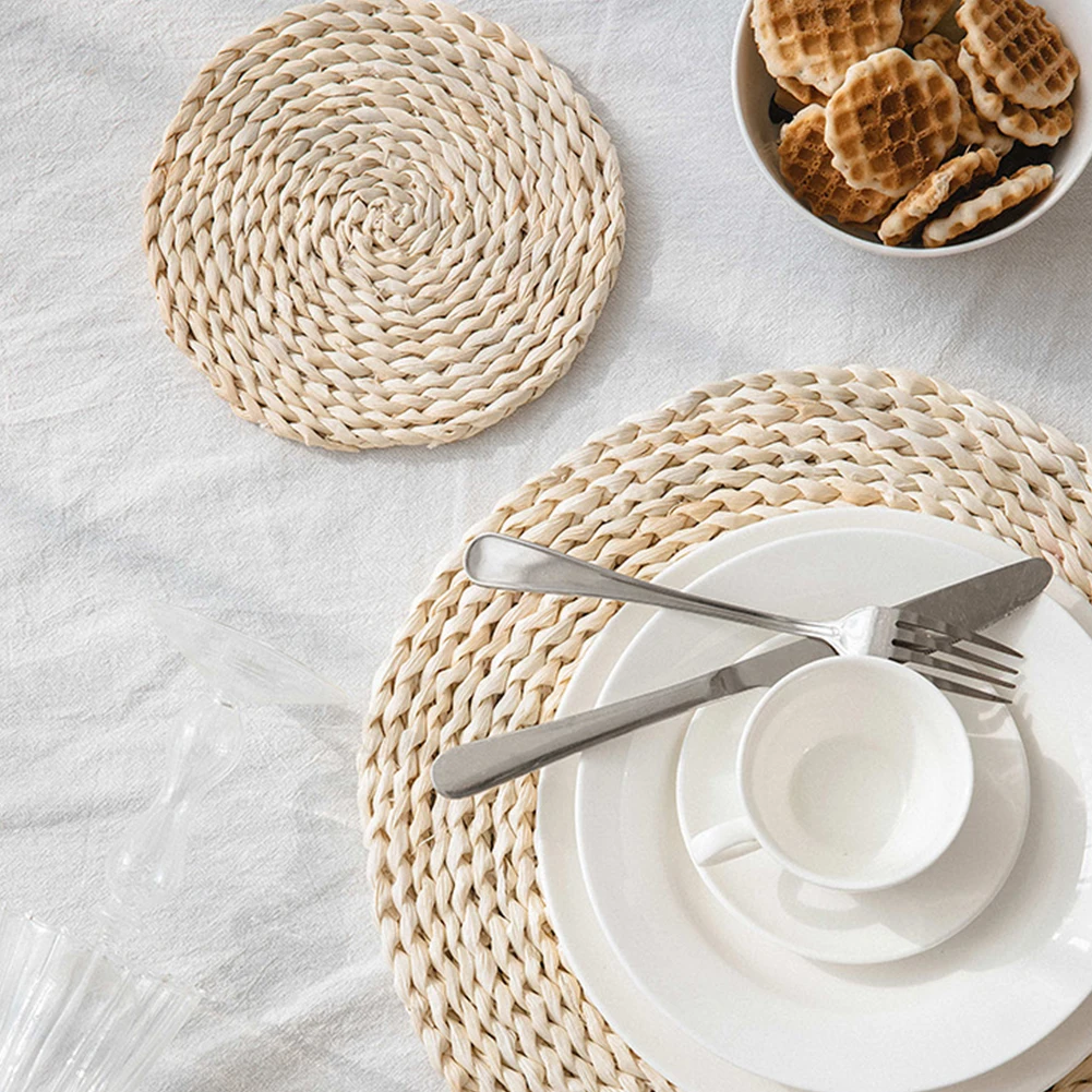 

1PC Natural Corn Straw Woven Placemats Round Rattan Dining Table Mats Heat Insulation Pot Holder Cup Coaster Kitchen Accessories