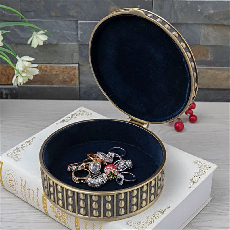 2023 Creative European-Style Simple Bead Jewellery Storage Box Vintage Bronze Round Metal Collectible Jewelry Box for Women