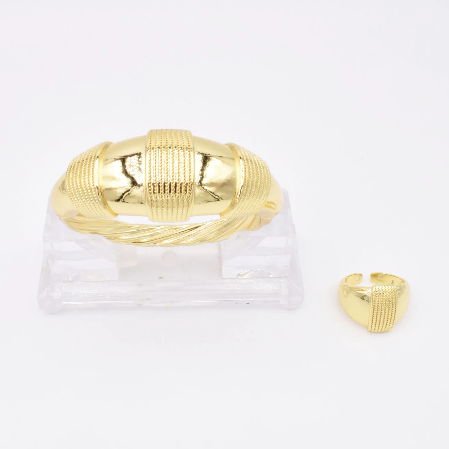 

Новые высококачественные итальянские 750 золотой цвет набор украшений для женщин в африканском стиле бусины браслет кольцо ювелирные издел...