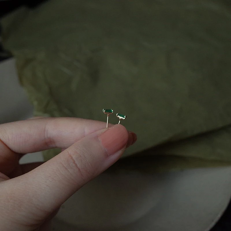 

Retro Mini Green Rhinestone 14K Gold Drop Earrings for Women Girls Simple Fashion Rectangular Square Drill Stud Earrings Earring
