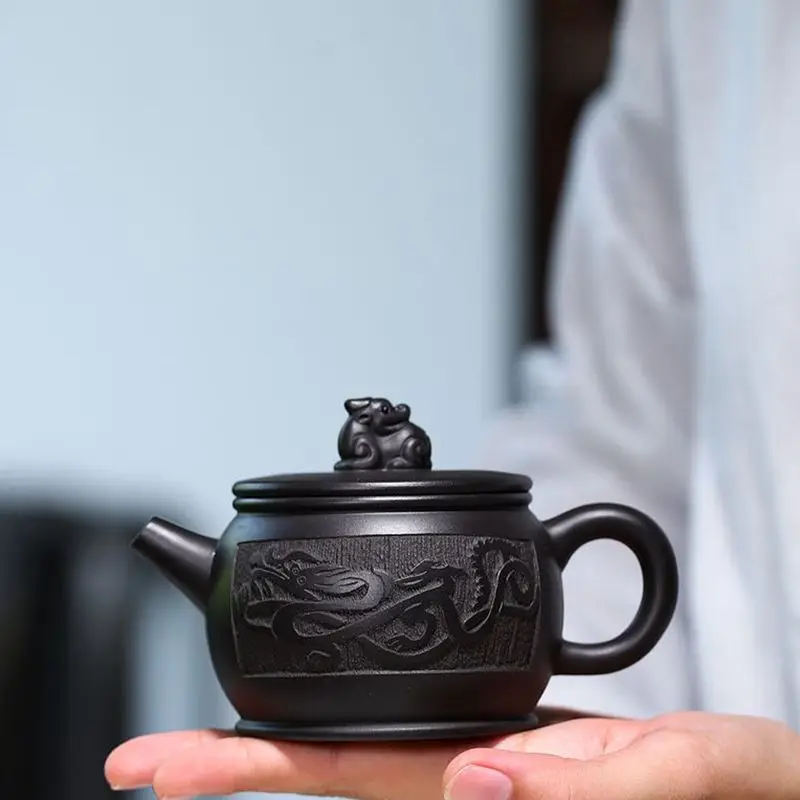

Handmade purple clay teapot Yixing raw black clay lion button teapot gift