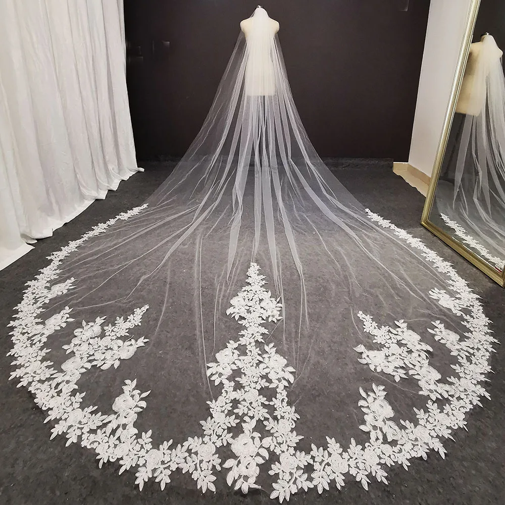 Luxe 4 Meter Lange Kant Wedding Veil Met Kam Wit Ivoor Bridal Veil Hoge Kwaliteit Bruid Hoofddeksels Bruiloft Accessoires 2021