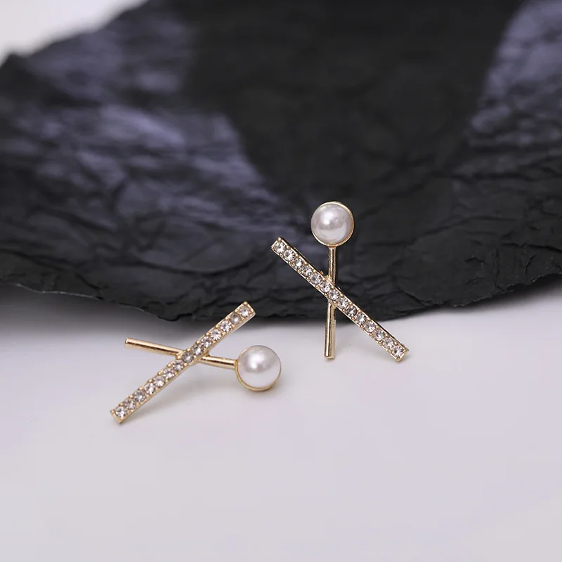 

Korean Elegant Simulated Pearl Earrings Gold Color Rhinestone Cross Stud Earrings For Women Female Wedding Jewelry Gifts