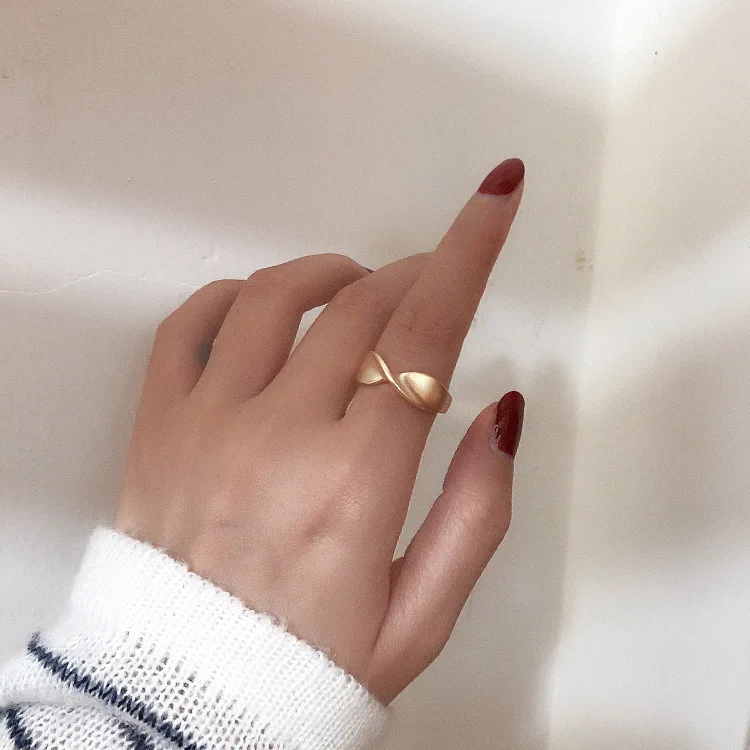 Женское кольцо с открытым кольцом элегантное простое металлическое эффектом