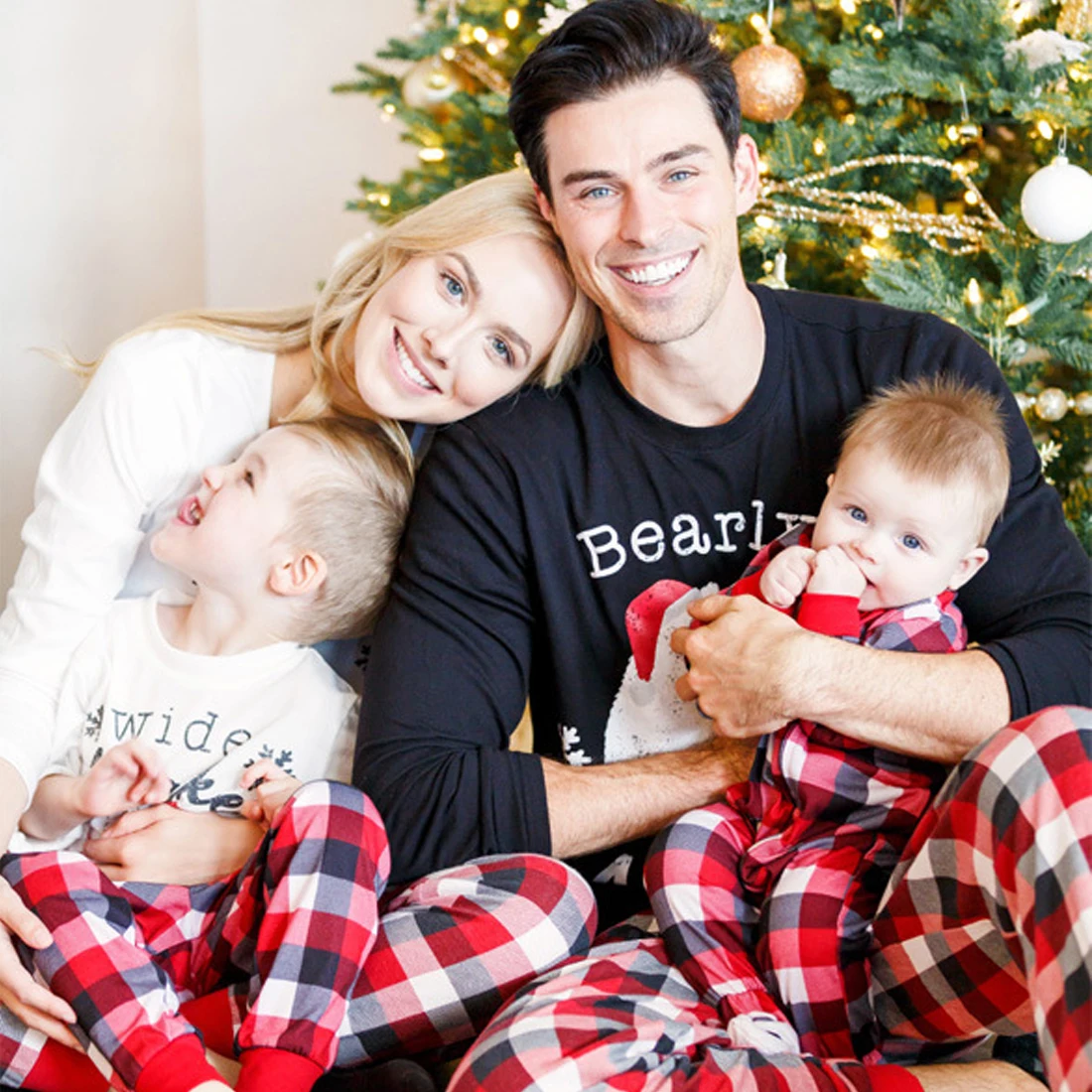 

Family Christmas Pajamas Set Family Matching Clothes Dad Mommy and Me Tshirt Plaid Pants Family Matching Outfits