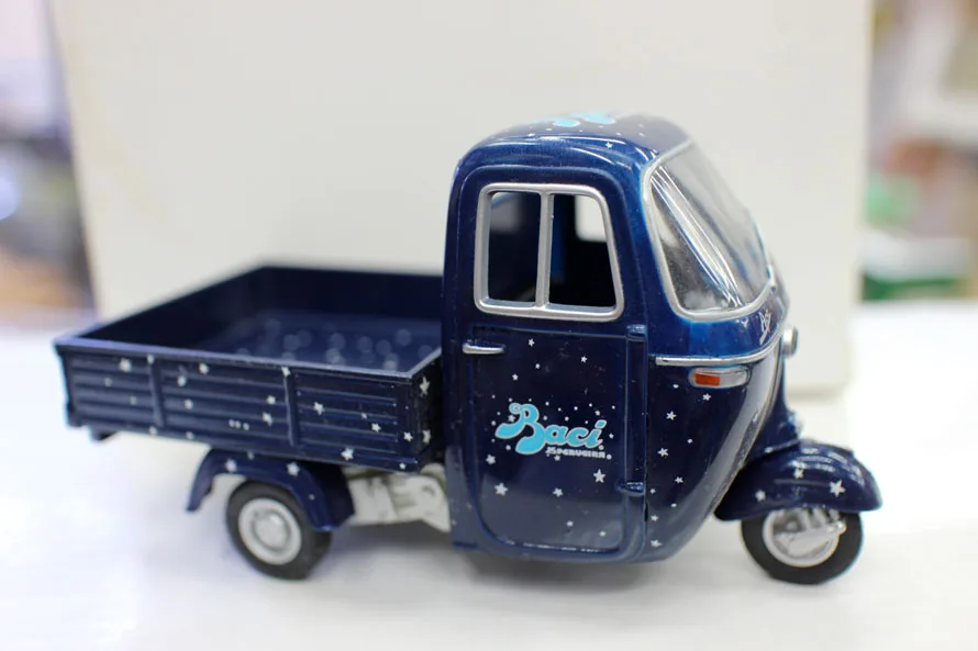 Модель куриного грузовика 1/43 года трехколесный модель ретро имитация