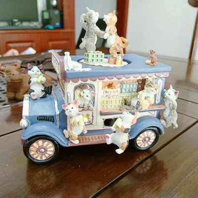 Милая Изысканная музыкальная шкатулка в виде кошки из смолы вращающееся