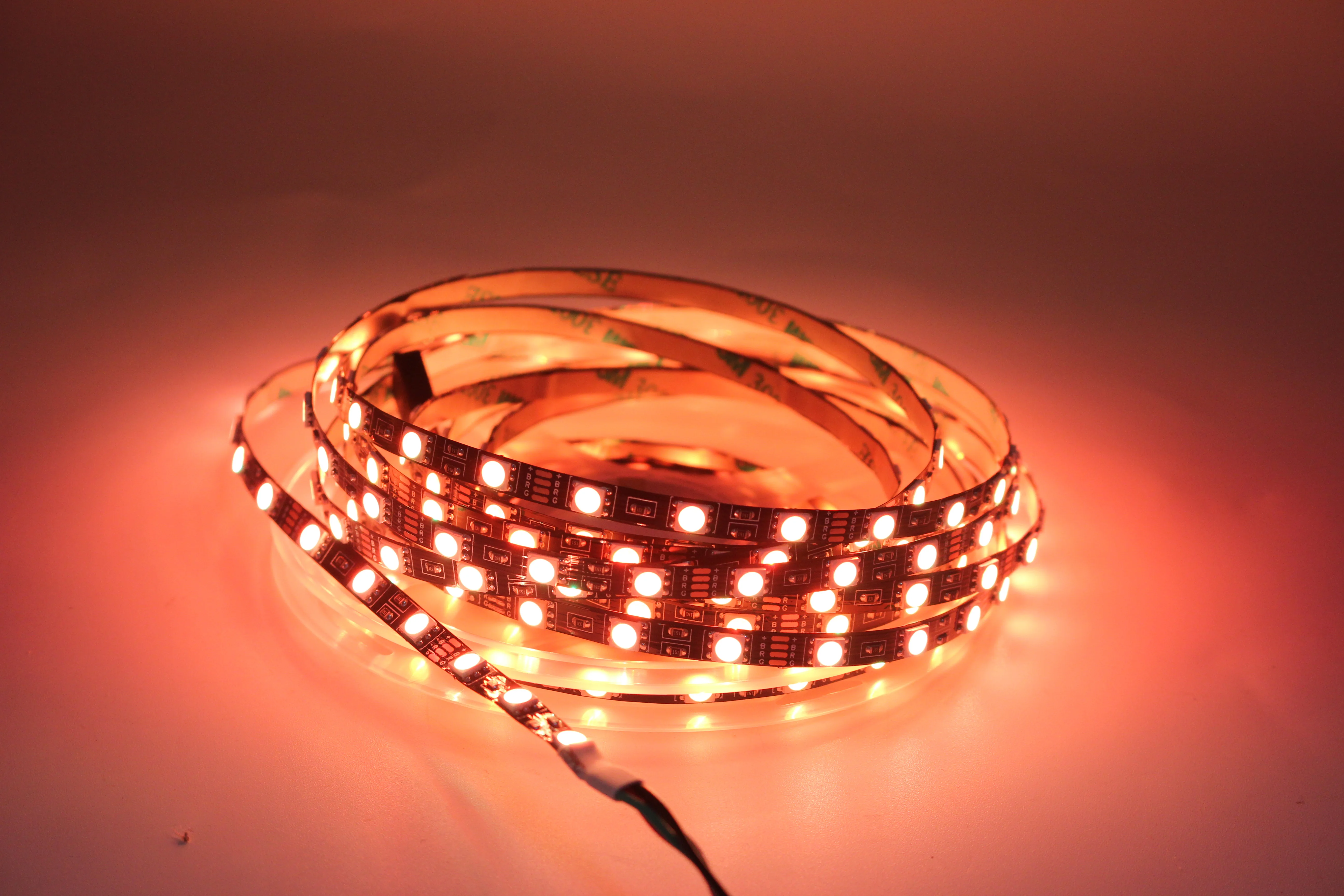 5050 цветных (Rgb) светодиодных лент: 6 мм печатной платы: 60 светодиодов/M RGB светильник