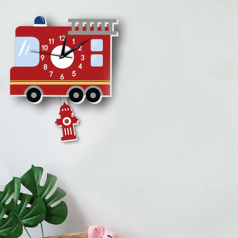 Настенные часы Пожарная машина с маятниковым бесшумным механизмом забавные