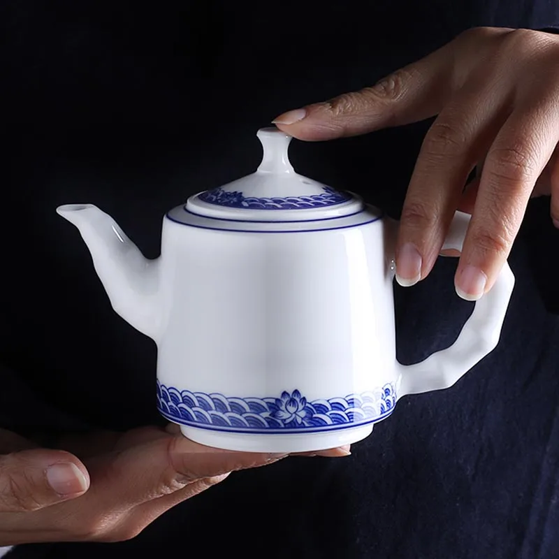 

Цзиндэчжэнь, ручная роспись, лотос, керамические чайные горшки, подглазурь, синий и белый фарфор, искусственный чайный набор, чайный горшок, ...