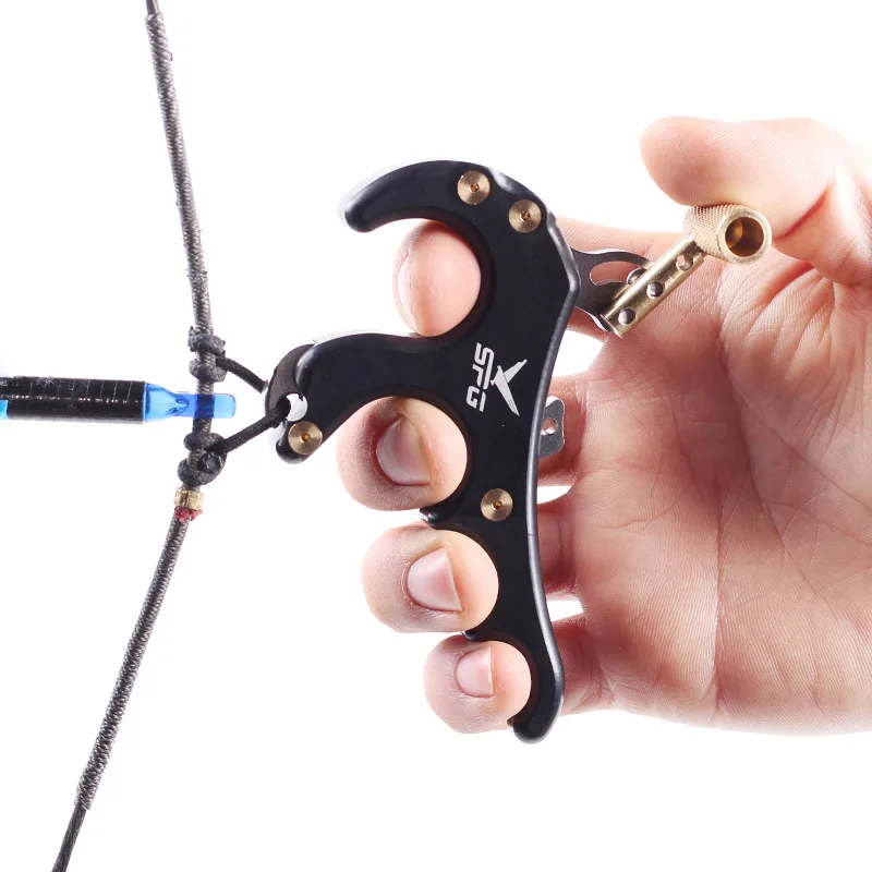 

Four-Finger Bow And Arrow C3 Archery Grip Metal Hook Composite Pulley Bow And Arrow Release Outdoor Archery Protection