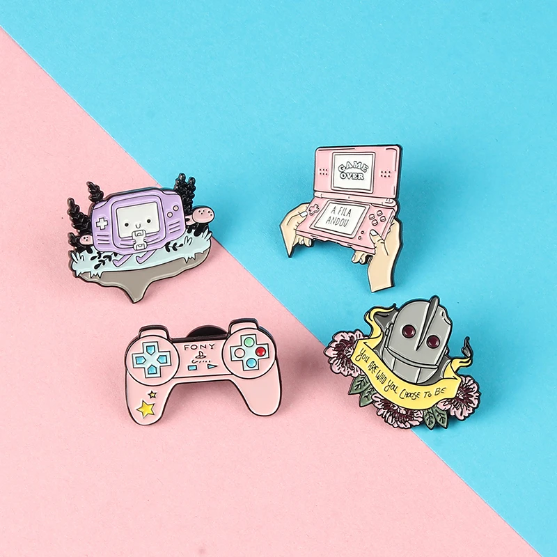Играйте в игры! Ручная эмалированная брошь виде игровой консоли с милым