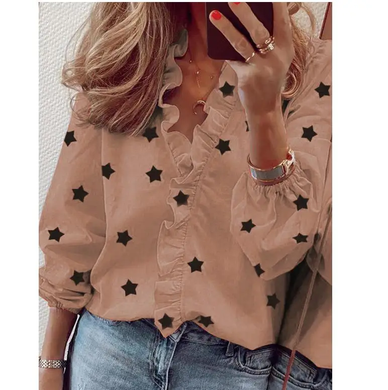 Женская офисная блузка в горошек с длинным рукавом и оборками привлекательный