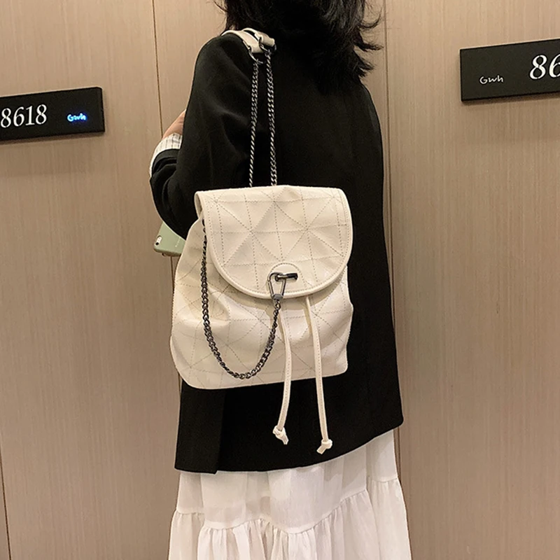 

Lingge Leather Women's Backpack Large-Capacity Chain Clamshell Bag