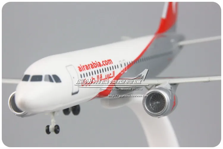 Модель самолета в сборе из пластмассы 19 см авиакомпании Саудовской Аравии AIR ARABIA