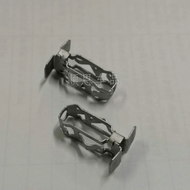 Применяется к CC A-pillar trim panel clip Iron внутренняя отделка приборной панели buckle 3C8 867 280