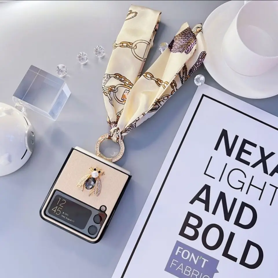 

For Samsung Galaxy Z Flip 3 Case F7110 Case Bee Bow Lanyard Phone Case Drop-Resistant Portable Protective Case Female