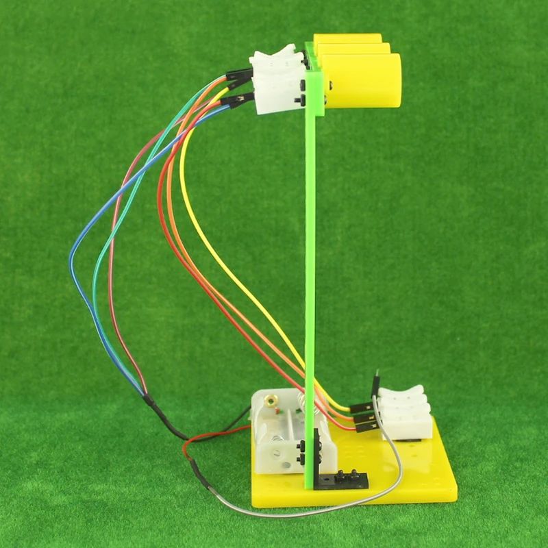 Fun traffic lights 2017 technology small production children's educational toys DIY creative science experiment teaching aids | Игрушки и