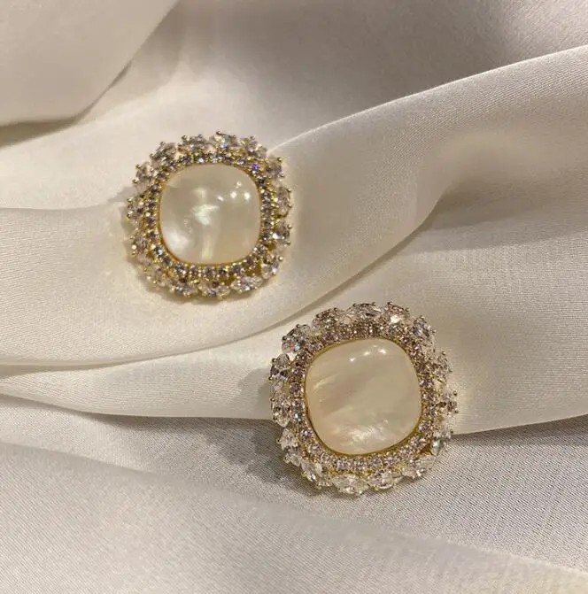 

Женские серьги-гвоздики в французском стиле с микро-инкрустированными фианитами и квадратными опалами