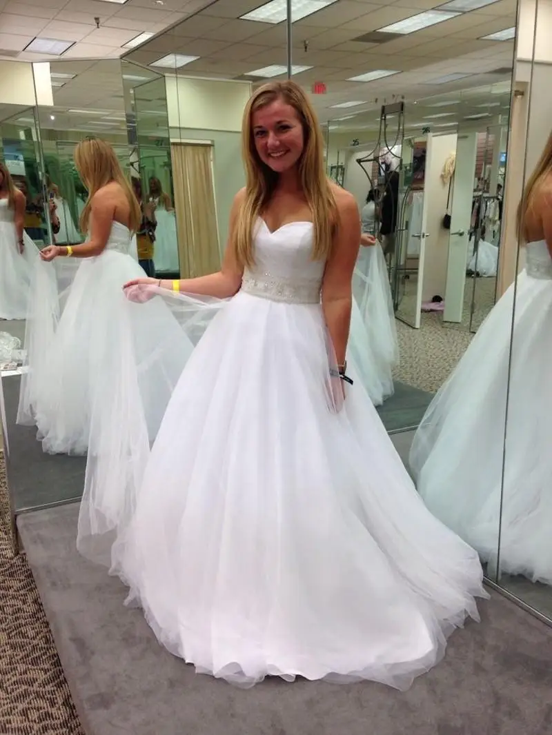 

White A-Line Wedding Dresses Sweetheart Sleeveless Zipper Sweep Train Tulle and Organza Sashes Bridal Dresses wedding Gowns