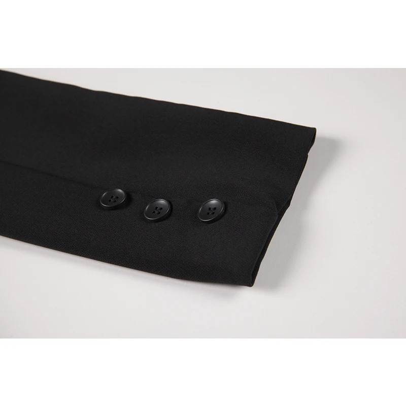 Женский двубортный блейзер с карманами повседневный однотонный в готическом