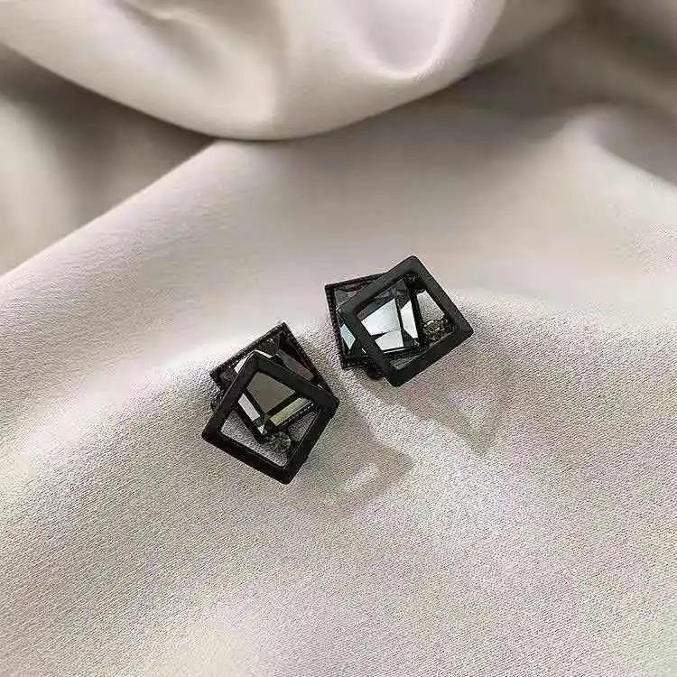 

Black Crystal Metal Square Earrings 2021 New Elegant Women Fashion Ear Studs