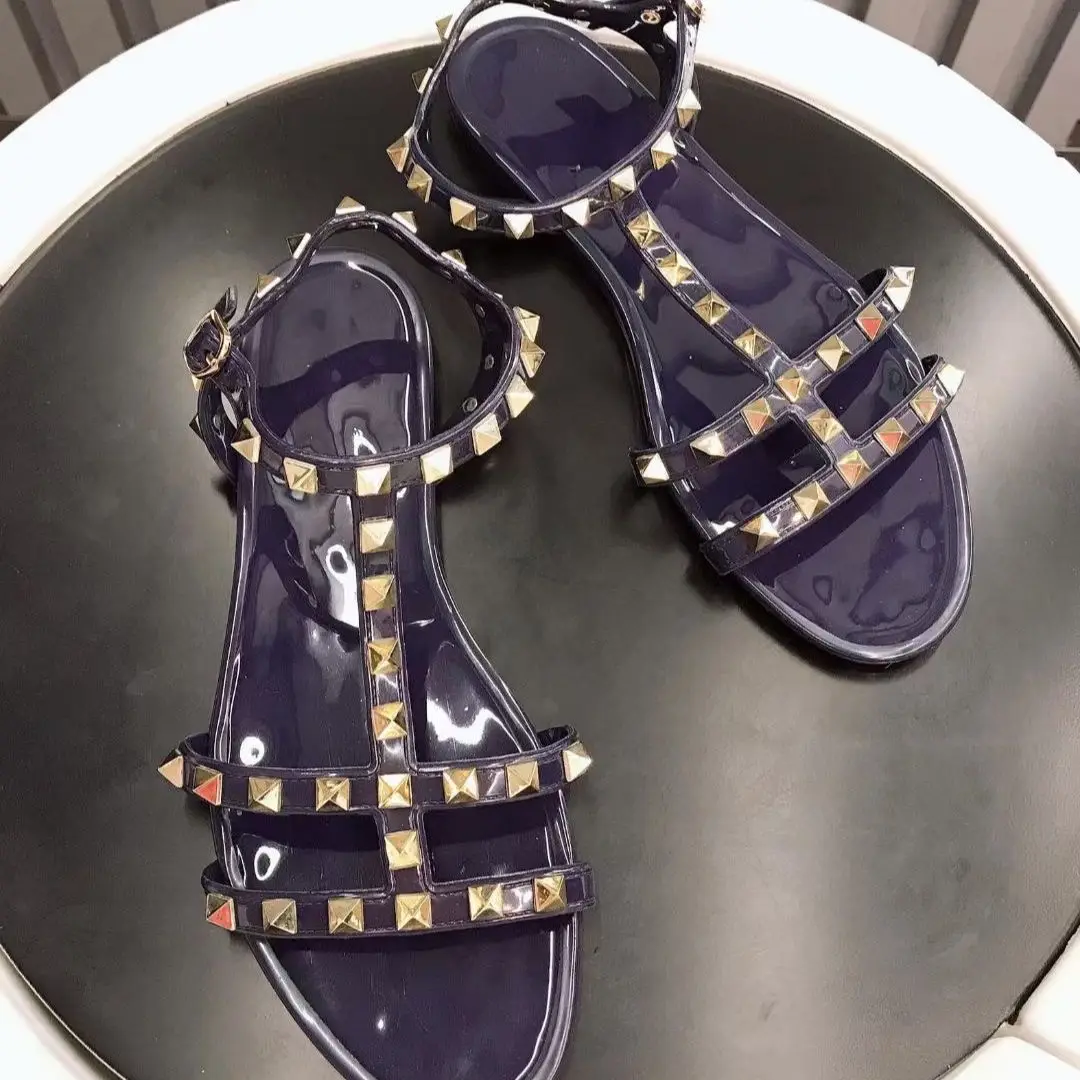 

2020 Summer New Rome Jelly Non-slip V Flat Beach Shoes Women Seaside Jelly Shoes Non-slip Rivets Studs Flat Sandals No box